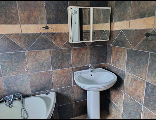 3 BEDROOM HOUSE FOR SALE IN ROTHDENE